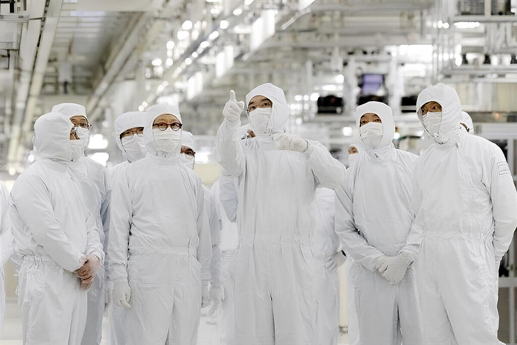 Samsung se asomaba al abismo con la filial que fabrica sus chips. Una empresa inesperada ha llegado en su rescate: Tesla